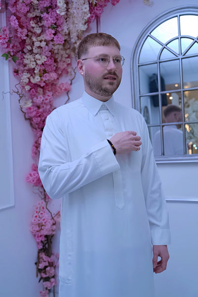 Off-White Thobe with Diagonal Collar Design