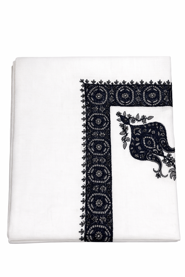 Yemeni shawl with blue embroidery شال ابيض مع تطريز ازرق